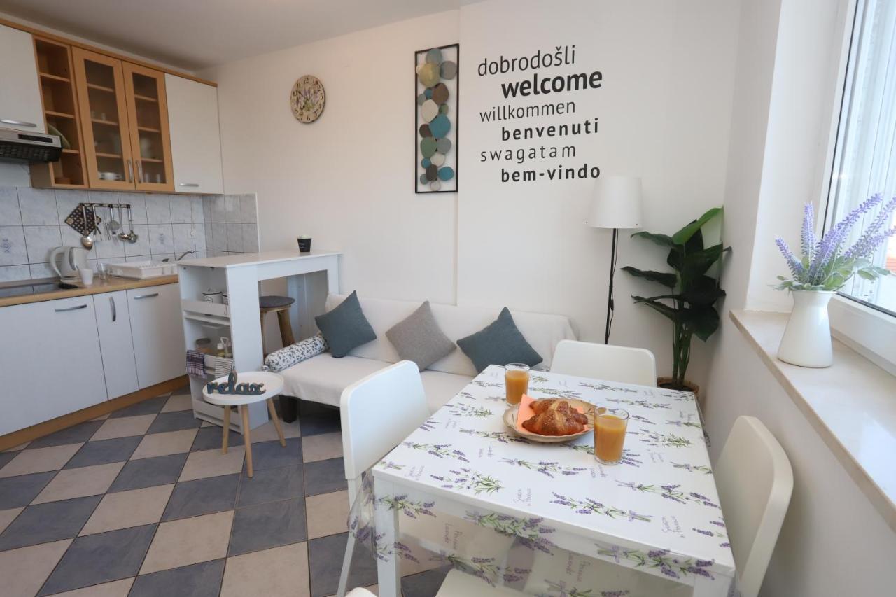Apartment Relaxing Sea View, Okrug Gornji Exterior photo